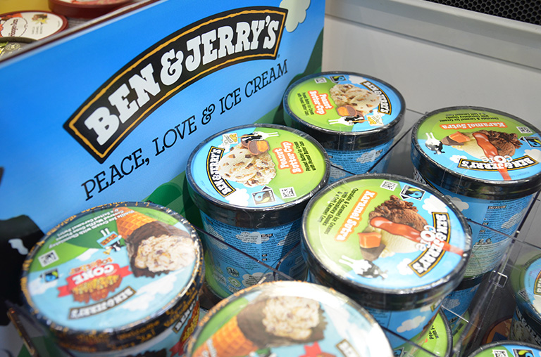 Ben & Jerry Eis ist sehr beliebt und hat einen festen Platz im Sortiment.