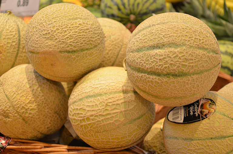 Stehen gut da: Die frische Galia-Melonen im E-Center Lunze.