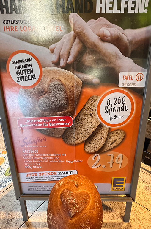 Brot, Brötchenund Salami zählen zur den drei Produkten der großen Tafelaktion 2023.