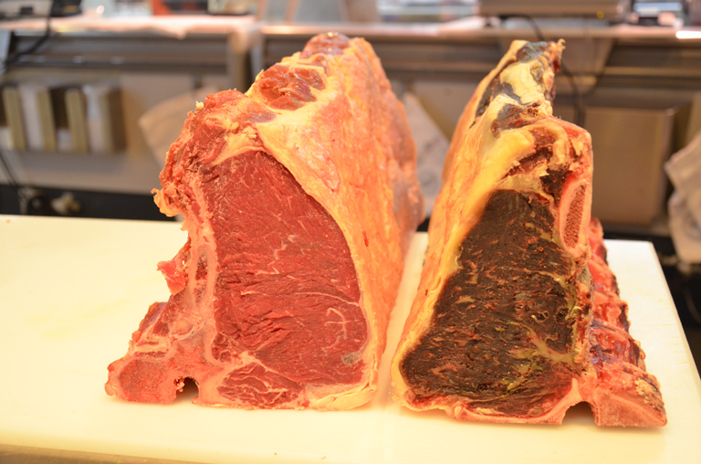 Vorher und nacher: Dry Aged Beef auf dem speziellen Reifeschrank