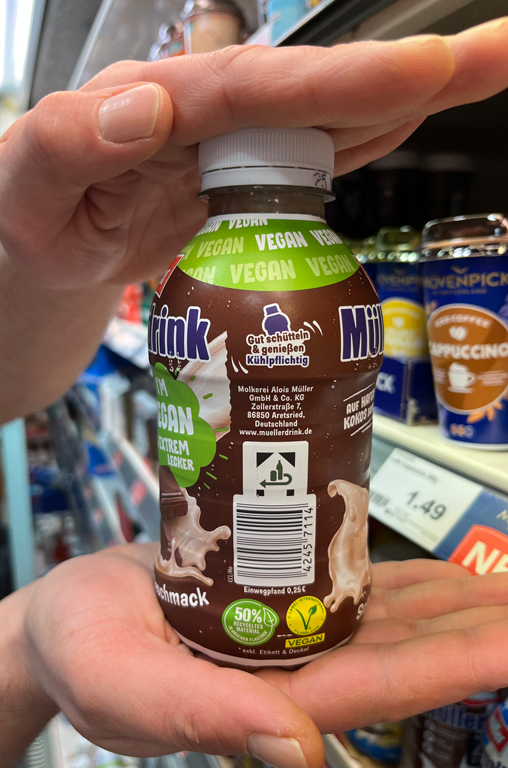 Pfand gilt seit 2024 auch auf Milch und Milcherzeugnisse in der einwegflasche.