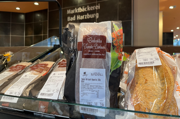 Grillbaguettes aus der Marktbäckerei im SB-Bereich