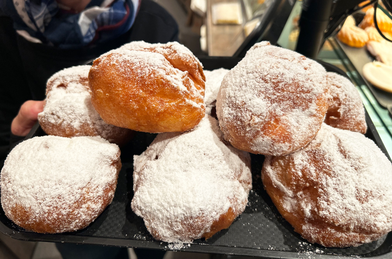 Schneeball: fluffig frittiert und mit besonderer Füllung