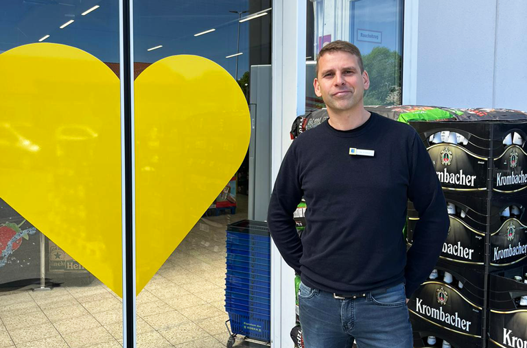 Ronny Lunze vor dem Markt in Harlingerode